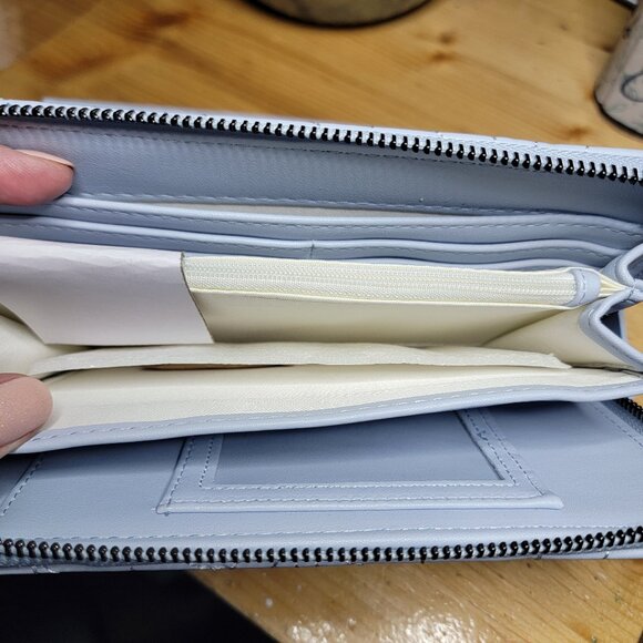 Betsey Johnson Boxed Zip-Around Wallet/Wristlet Clutch – Periwinkle Blue, NWT - Picture 4 of 4